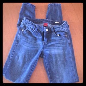 Arizona Lightly Distressed Jeggings