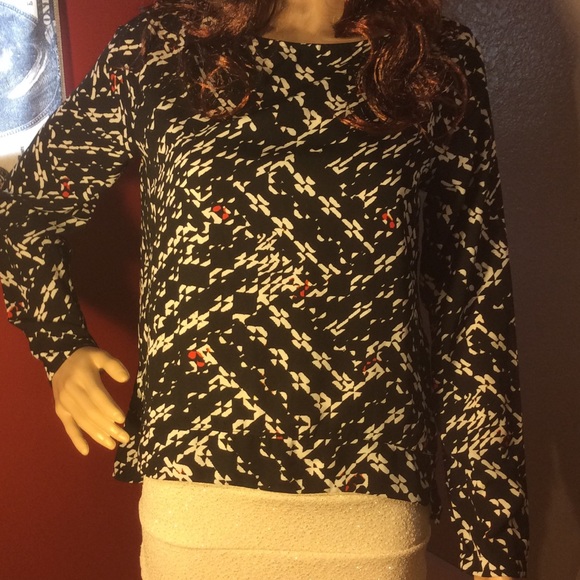 NWOT ! CASUAL BLOUSE - Picture 1 of 4