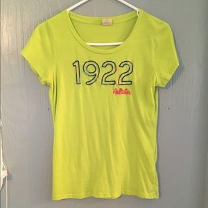 Hollister tee