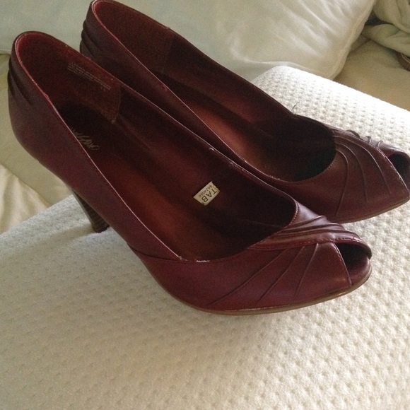FREE W/ Shoe Bundle - Picture 2 of 4