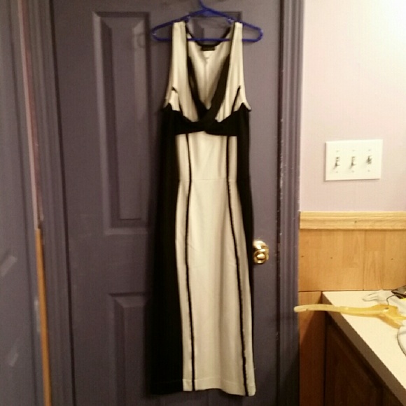 Black and white  dress Venus sz 2 last day