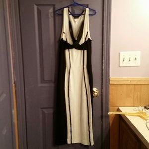 Black and white  dress Venus sz 2 last day