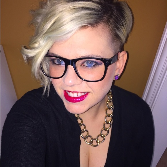 Meet your Posher, Kimberly - Picture 2 of 2