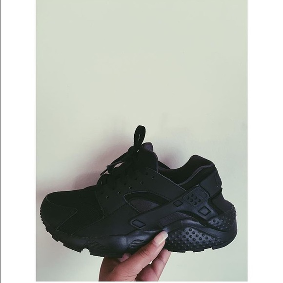 Nike Shoes - Nike Huarache