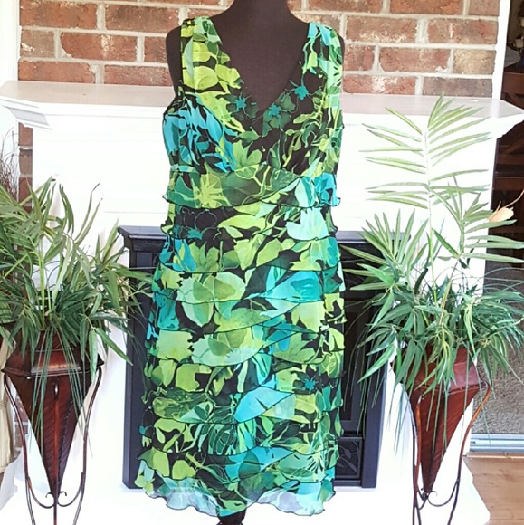 🔴 $$ "NWOT" Women's Soft Tropical Dress
