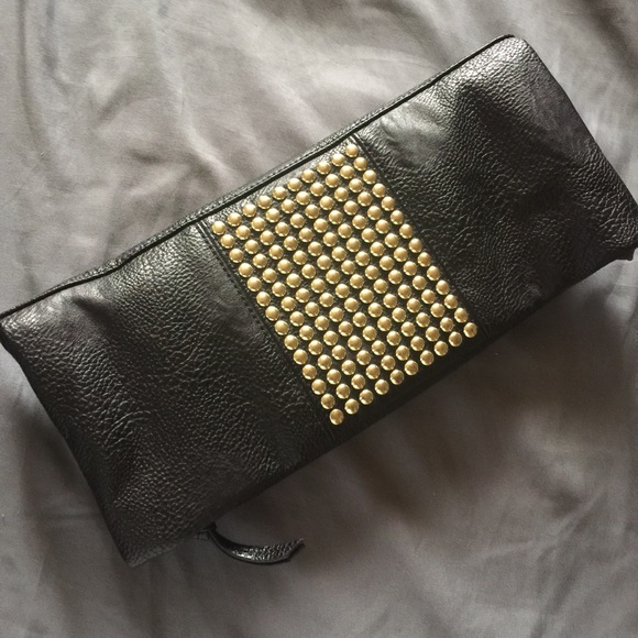 🚨SOLD🚨BEAUTIFUL Steve Madden Studded Clutch💕 - Picture 4 of 4