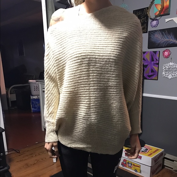 Off the shoulder sweater - Picture 2 of 3