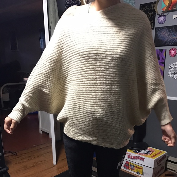 Off the shoulder sweater - Picture 3 of 3