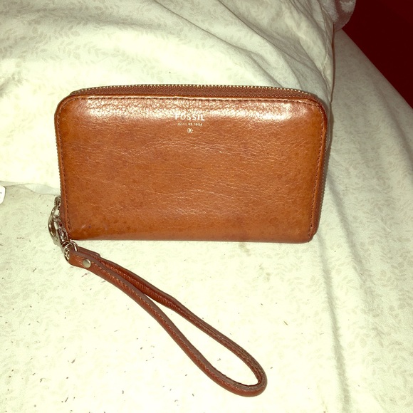 Fossil wristlet