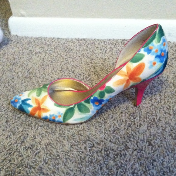Anne Klein kitten floral heels size 7.5