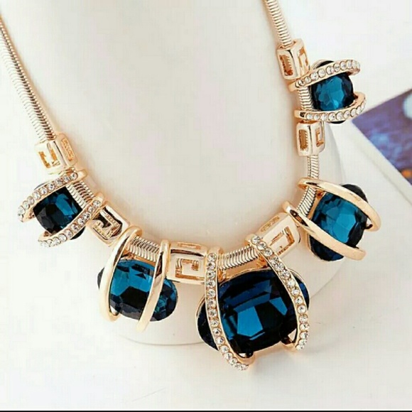 Jewelry - LARGE BLUE GEM STATEMENT NECKLACE
