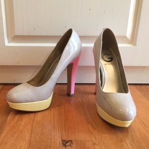 Guess Pumps