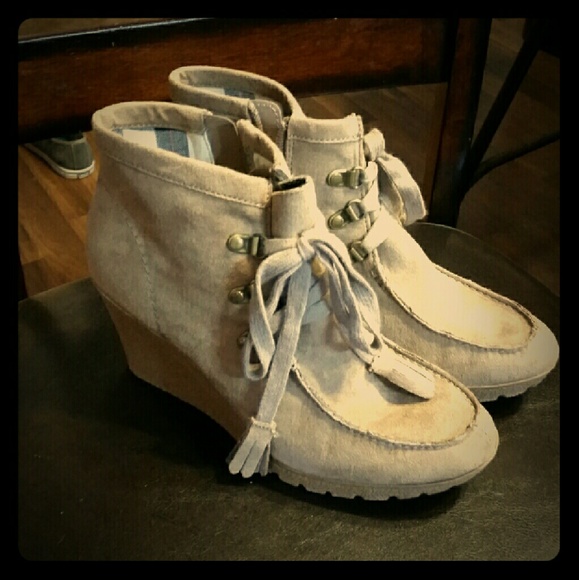 Tan Wedges
