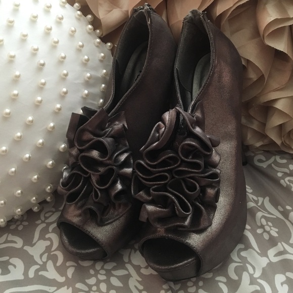 Pewter Distressed Booties - Picture 1 of 4