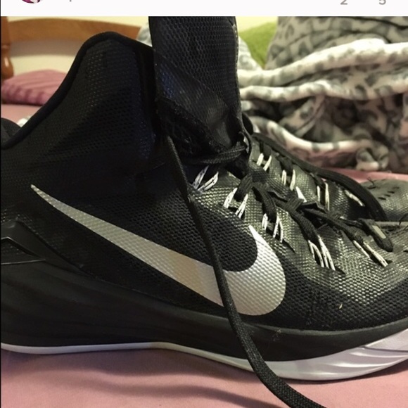 Women's basketball shoes