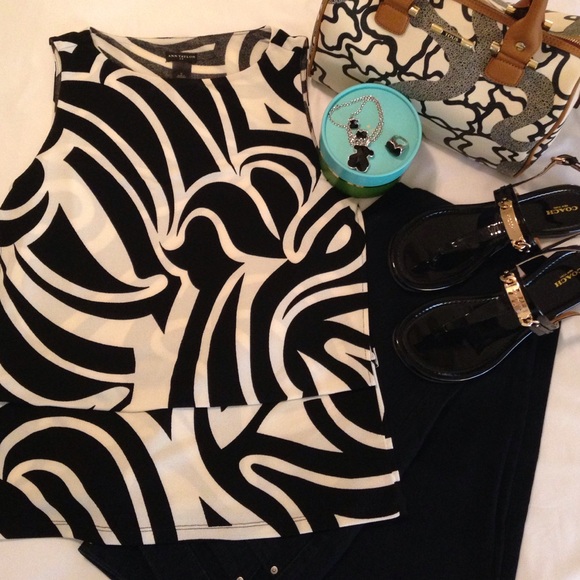 Ann Taylor Black and white sleeveless top