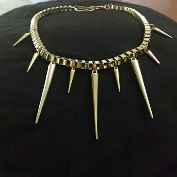 Metal spike necklace