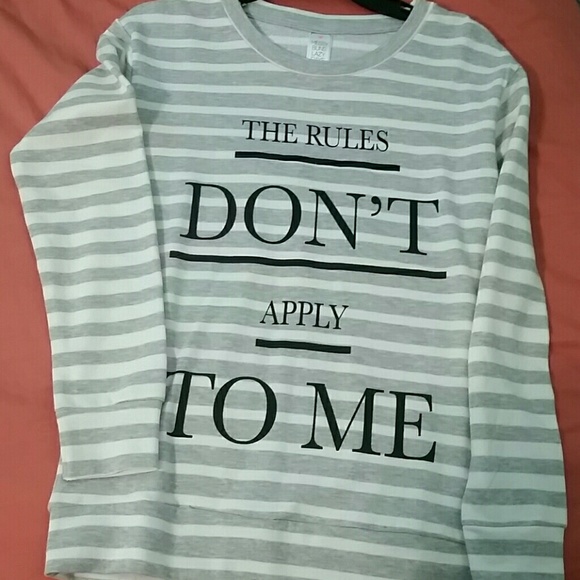 Long sleeve graphic top