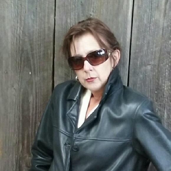 Meet your Posher, Karen - Picture 2 of 2