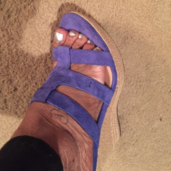 Shoes - Picture 4 of 4