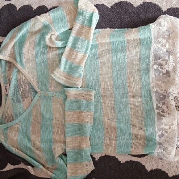 Daytrip lightweight long sleeve knit sweater