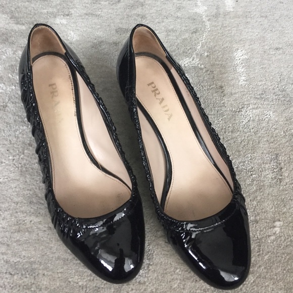 Prada black patent leather pumps