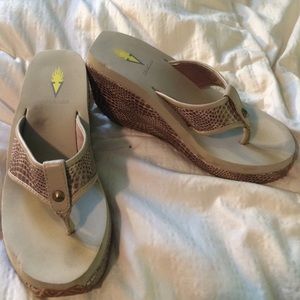 Volatile wedge flip flops