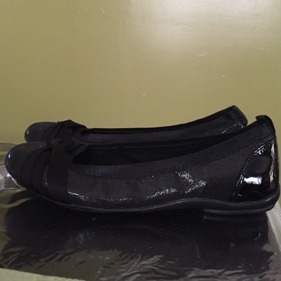 Woman's DKNY flats