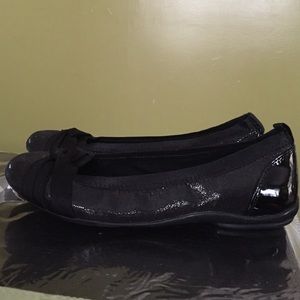 Woman's DKNY flats