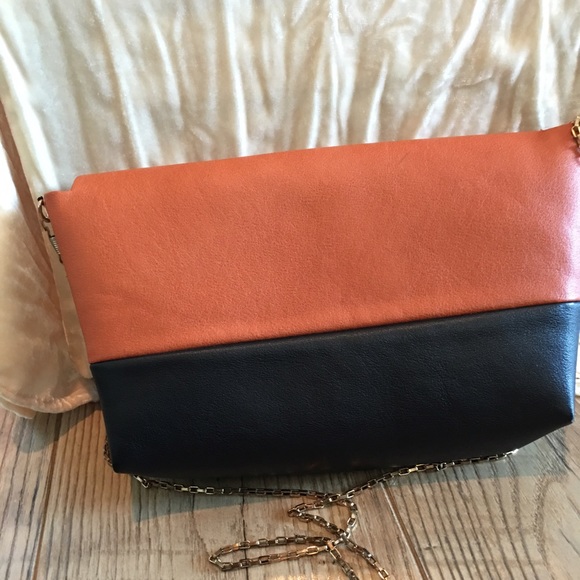 🎉🇺🇸host pick 🎉🇺🇸Purse w/chain- - Picture 2 of 3