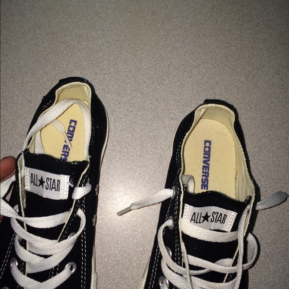 Kids converse. - Picture 2 of 3