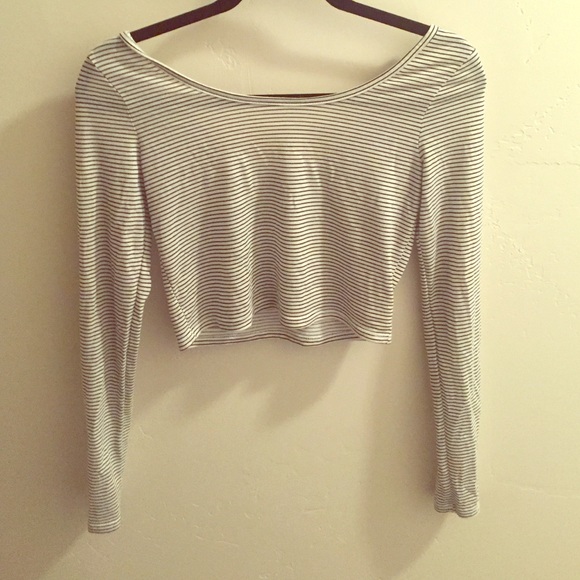 Nollie Tops - Nollie long sleeve crop top