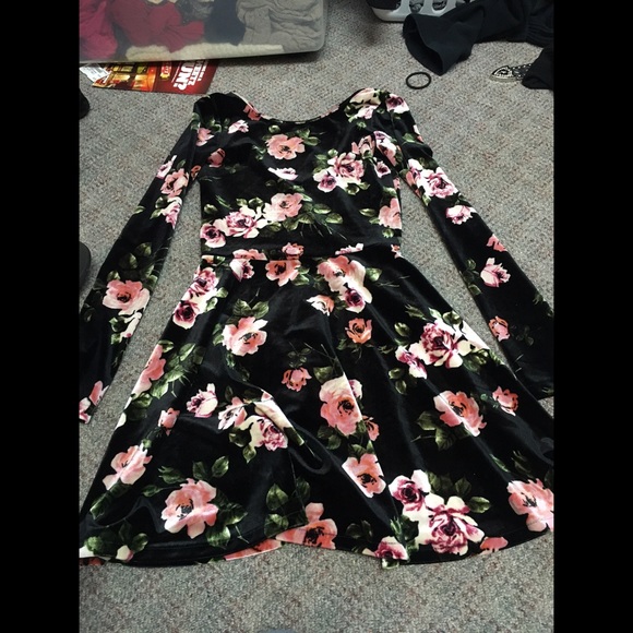 Aeropostale velvet dress