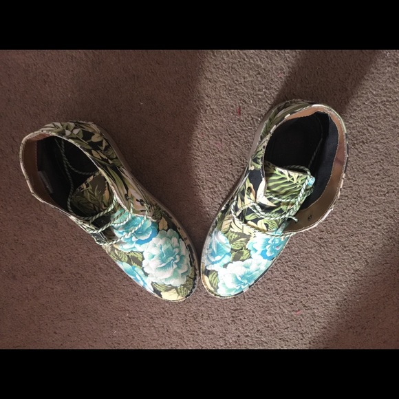 Booties - Picture 4 of 4