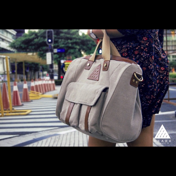 AKABA Viajero Duffel Bag in Isidro - Picture 1 of 3