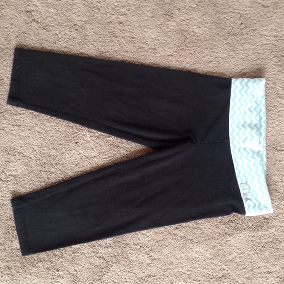 Cropped leggings by Pink