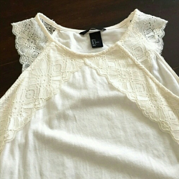 🚫✔SOLD!! Ivory lace tank top - Picture 2 of 4