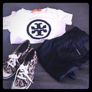 White short sleeve tee