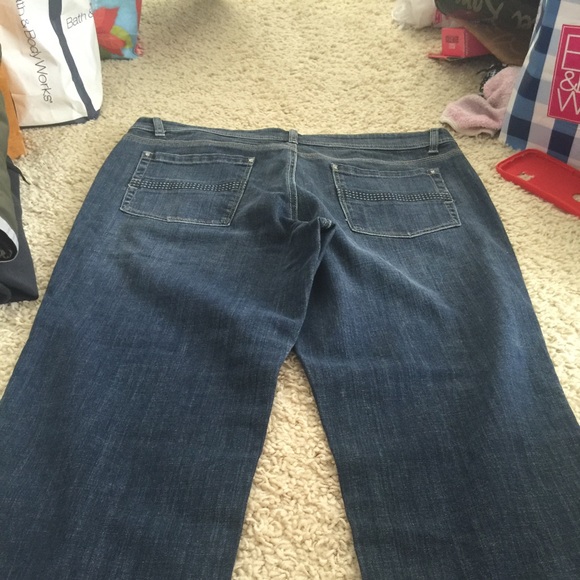 White House Black market Capri jeans