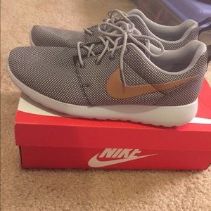 Womens Nike  Roshe One