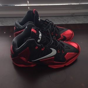 Mint Lebrons Never worn size 9.5