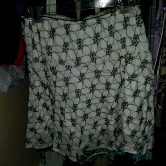 Black and white riffle skirt