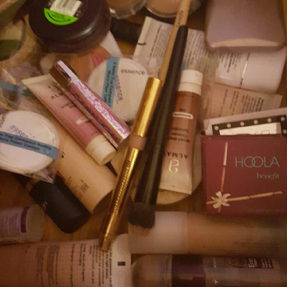 makeup - Picture 2 of 2