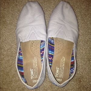 Light grey TOMS