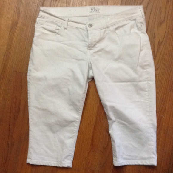 Old Navy white capri jeans