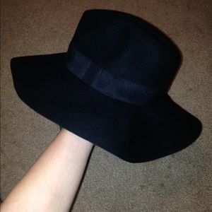 Black floppy hat