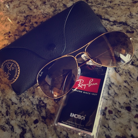 NEW  Ray-Ban Sunglasses & case.