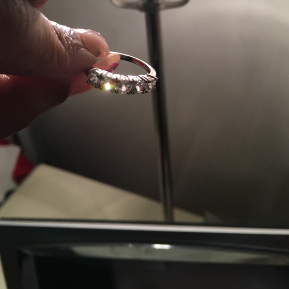 💎1.75 ctw 5-STONE ROUND WHITE ZIRCON SS RING💎 - Picture 4 of 4