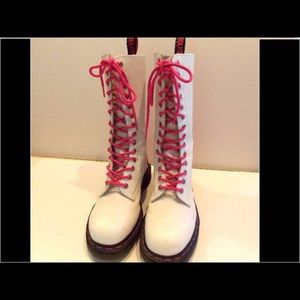 Dr. Martens Guitar Boots