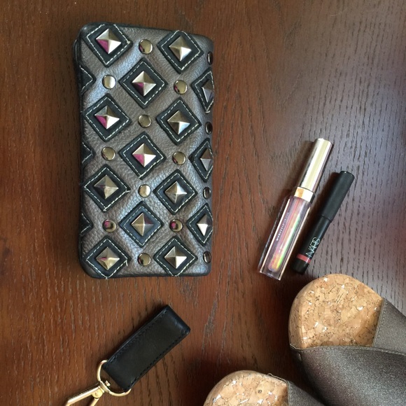 Stud wallet clutch 💥lowest💥 price firm